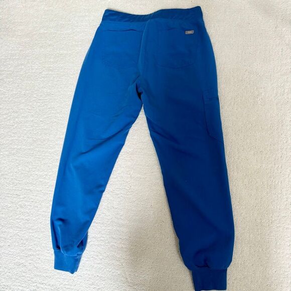 Figs Scrub Set Casma 2-Pocket V Neck and Zamora Jogger Bottoms Technical Collect - Picture 8 of 16